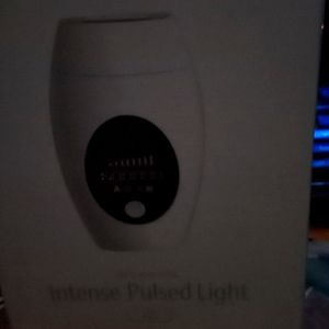 Intense pulsed light